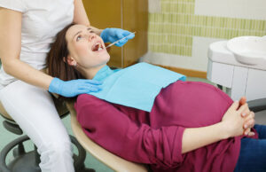 как лечить зубы во время беременности